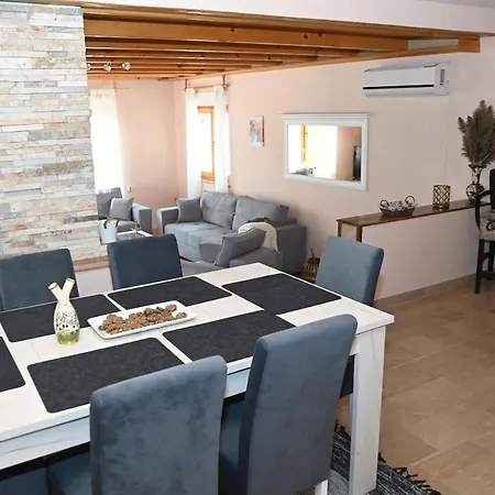 Vila Ella Tvrdos Apartment