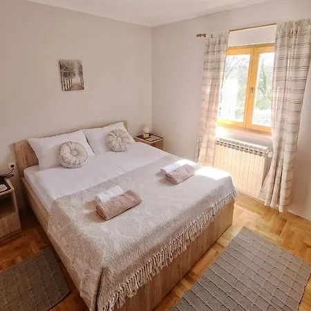 Apartment Vila Ella Tvrdos *