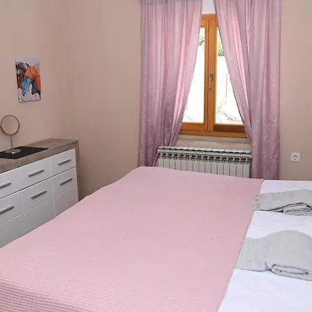 Vila Ella Tvrdos *