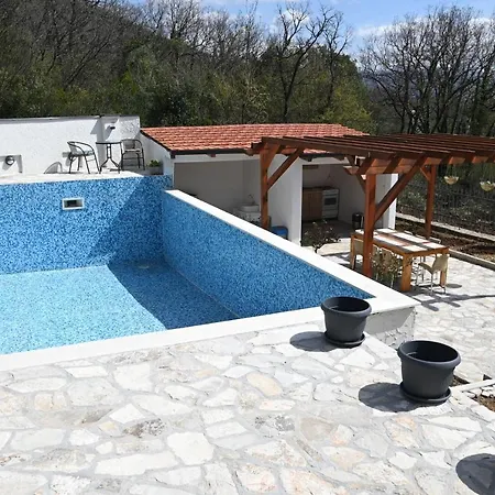 Apartment Vila Ella Tvrdos *