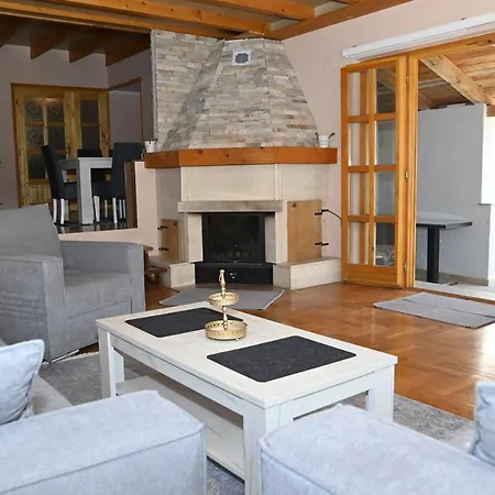 Apartment Vila Ella Tvrdos *