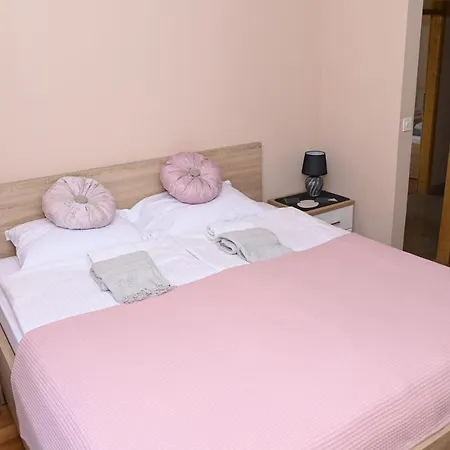 Apartment Vila Ella Tvrdos *