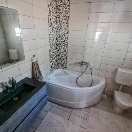 Apartment Vila Ella Tvrdos